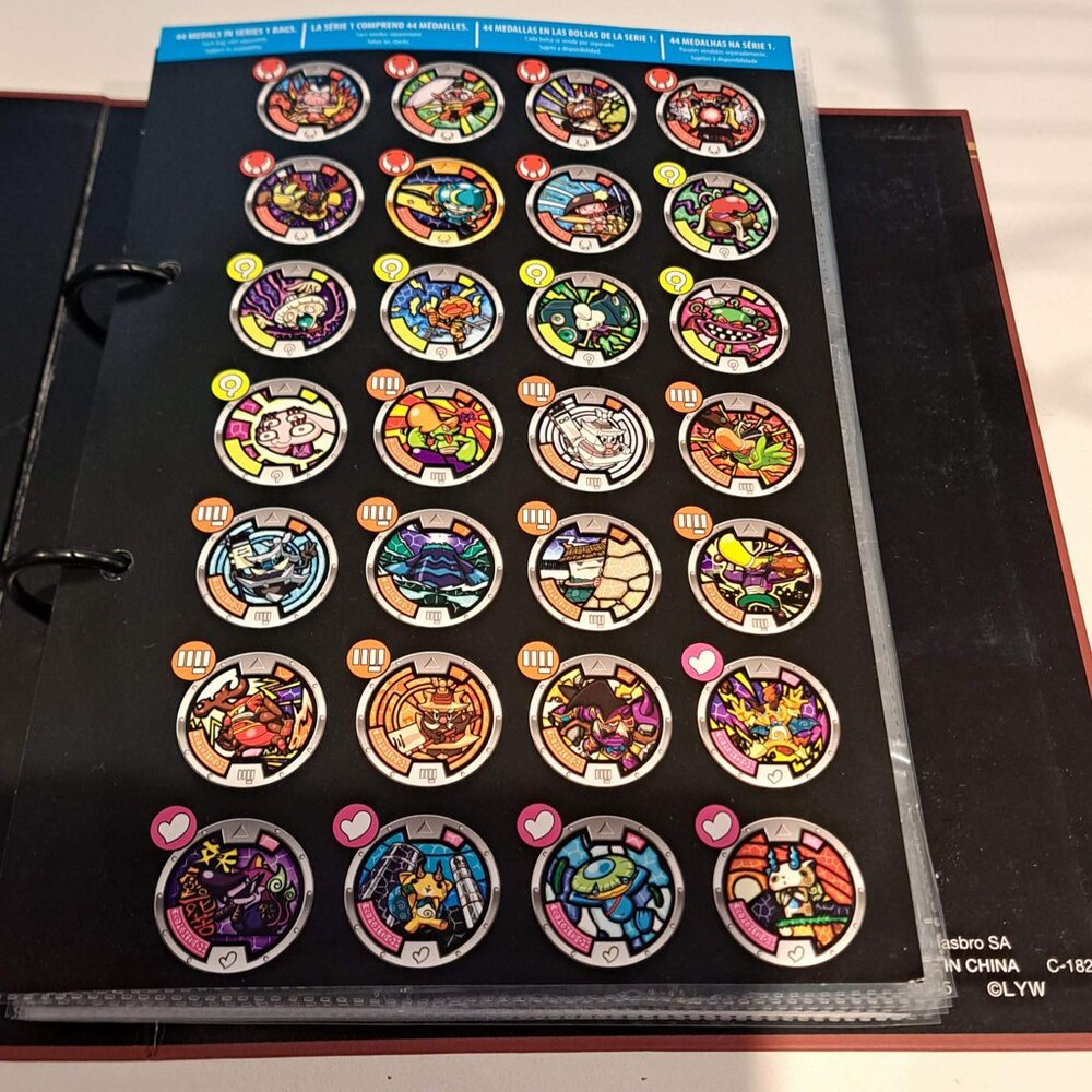 Yo-Kai watch with medallions and collectors album - Picture 6 of 12